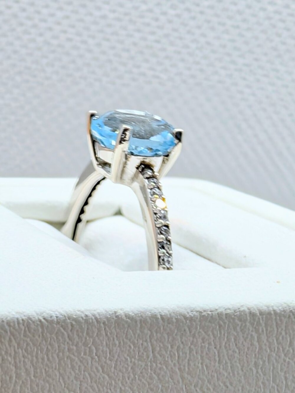 NEW Genuine Diamond and Blue Topaz Ring - Picture 3 of 12